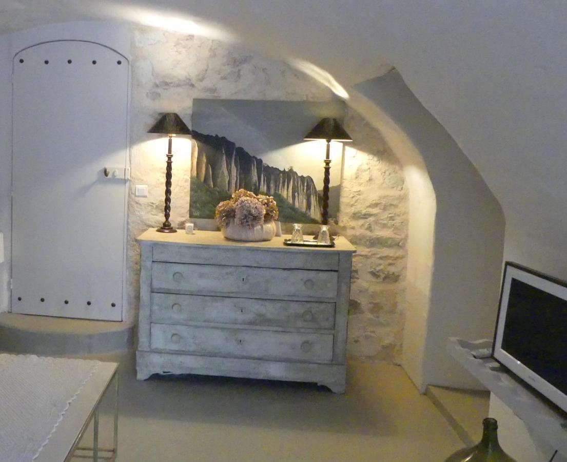 Bed and Breakfast Les Vieux Murs Montfort  Экстерьер фото