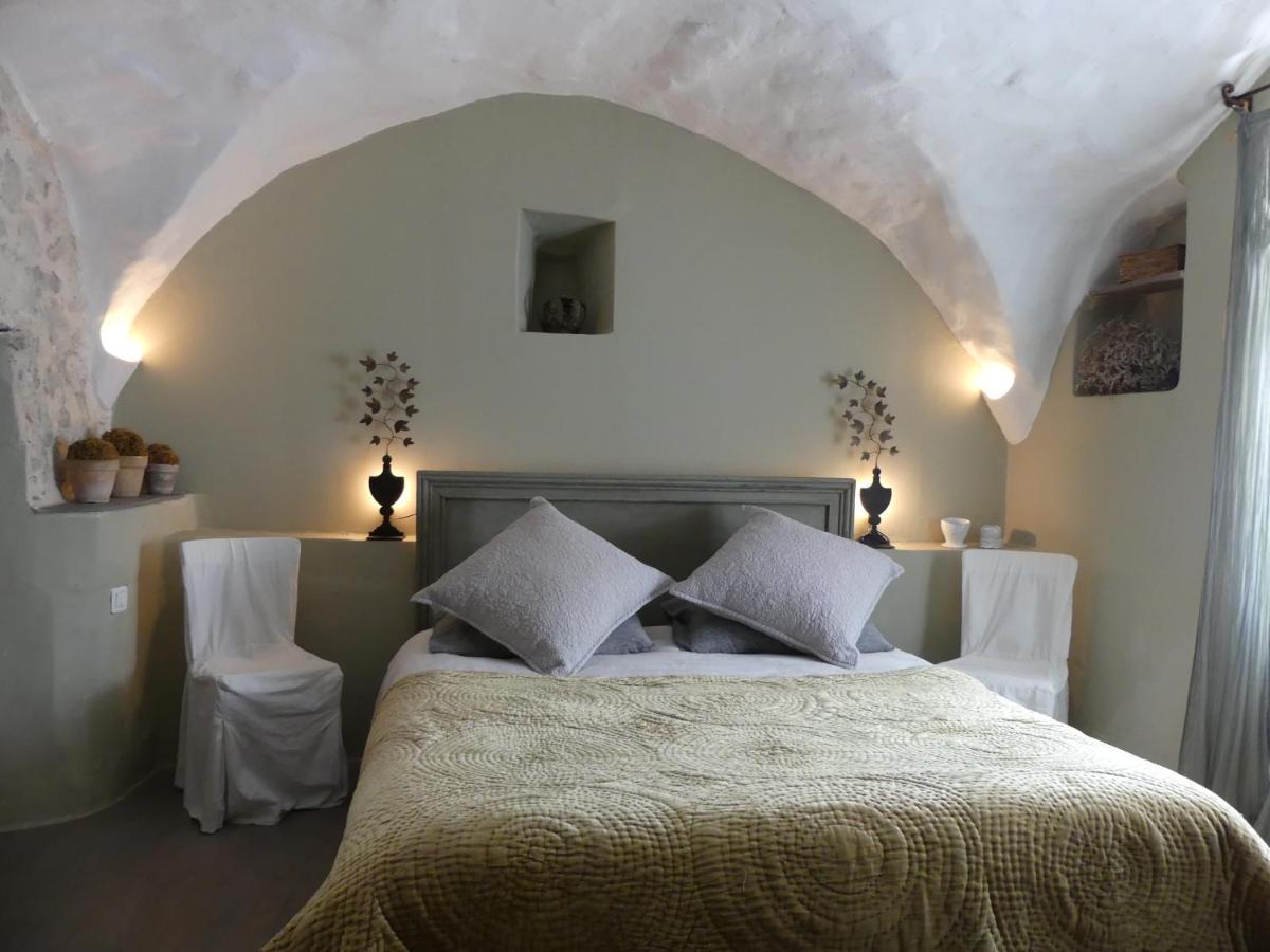 Bed and Breakfast Les Vieux Murs Montfort  Экстерьер фото