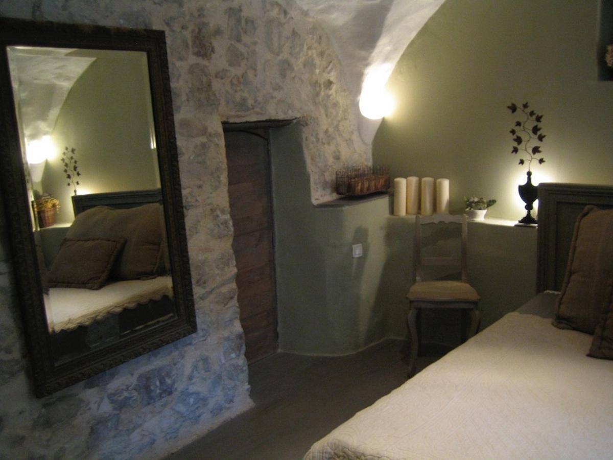 Bed and Breakfast Les Vieux Murs Montfort  Экстерьер фото